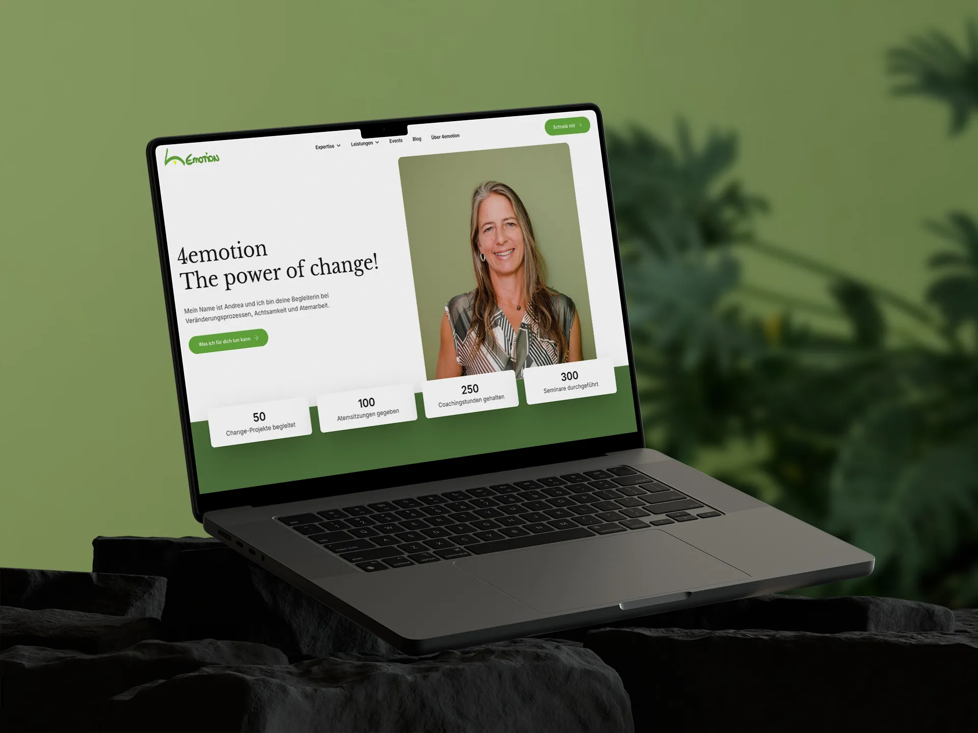 Website Design 4emotion am Macbook